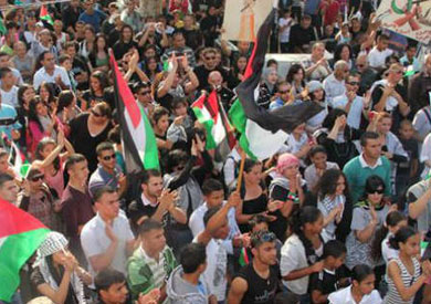 الآلاف من عرب إسرائيل يتظاهرون تضامنا مع قطاع غزة

   نسخة الموبايل